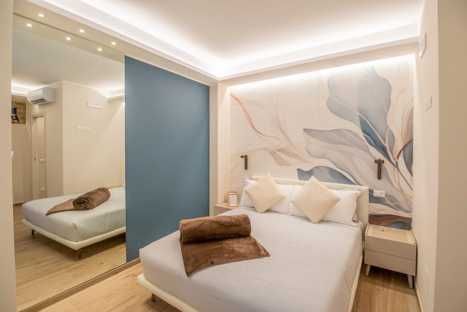 Camera elegante con luce naturale al Borgo Cian